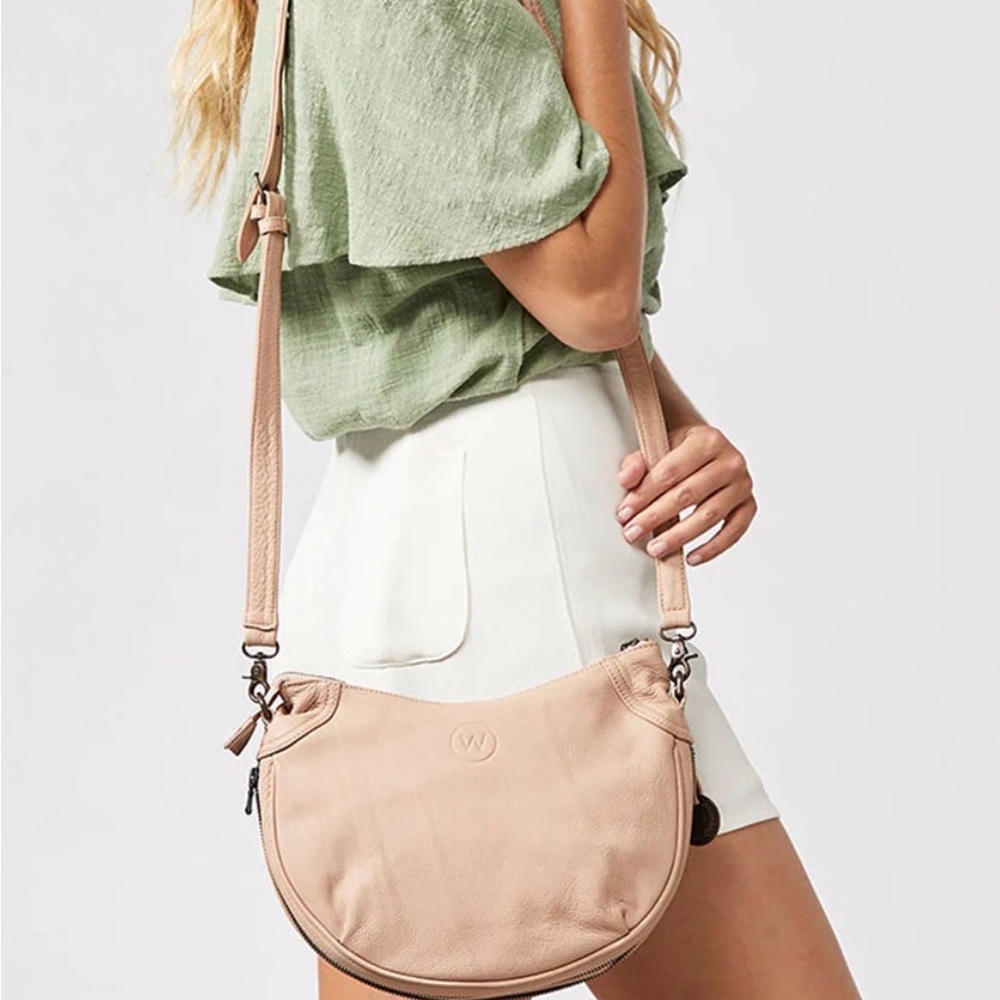 Wanderers Santorini Crossbody Leather Bag - Picture 3 of 5